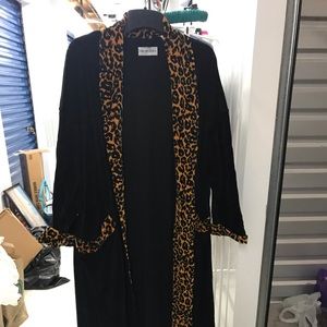 Bloomingdales Velour leopard bathrobe
